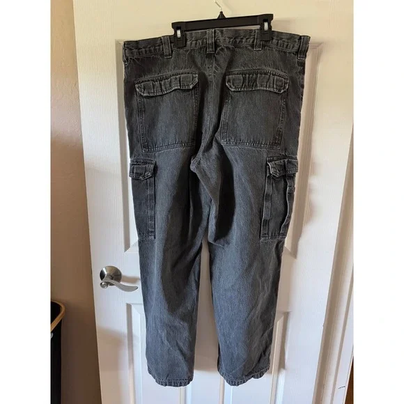 Vintage Wrangler Black Rivet Cargo Jeans Size 38x30 - Picture 2 of 8